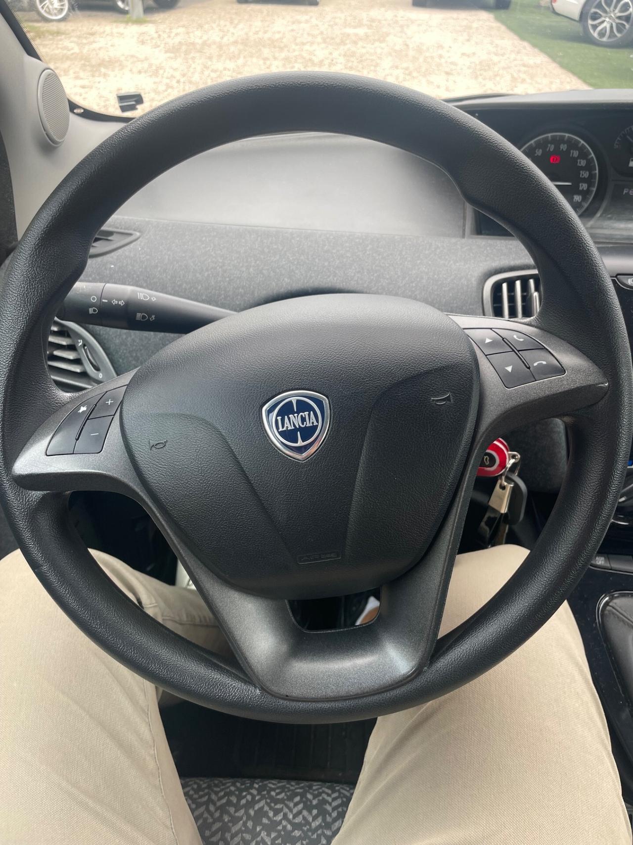 Lancia Ypsilon 1.2 69 CV 5 porte S&S Platinum
