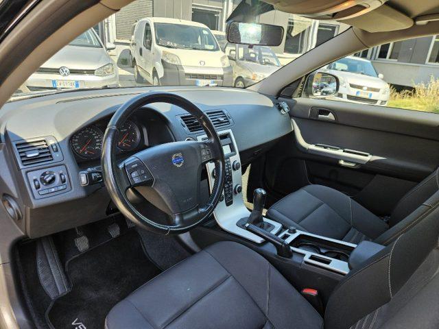 VOLVO V50 D2