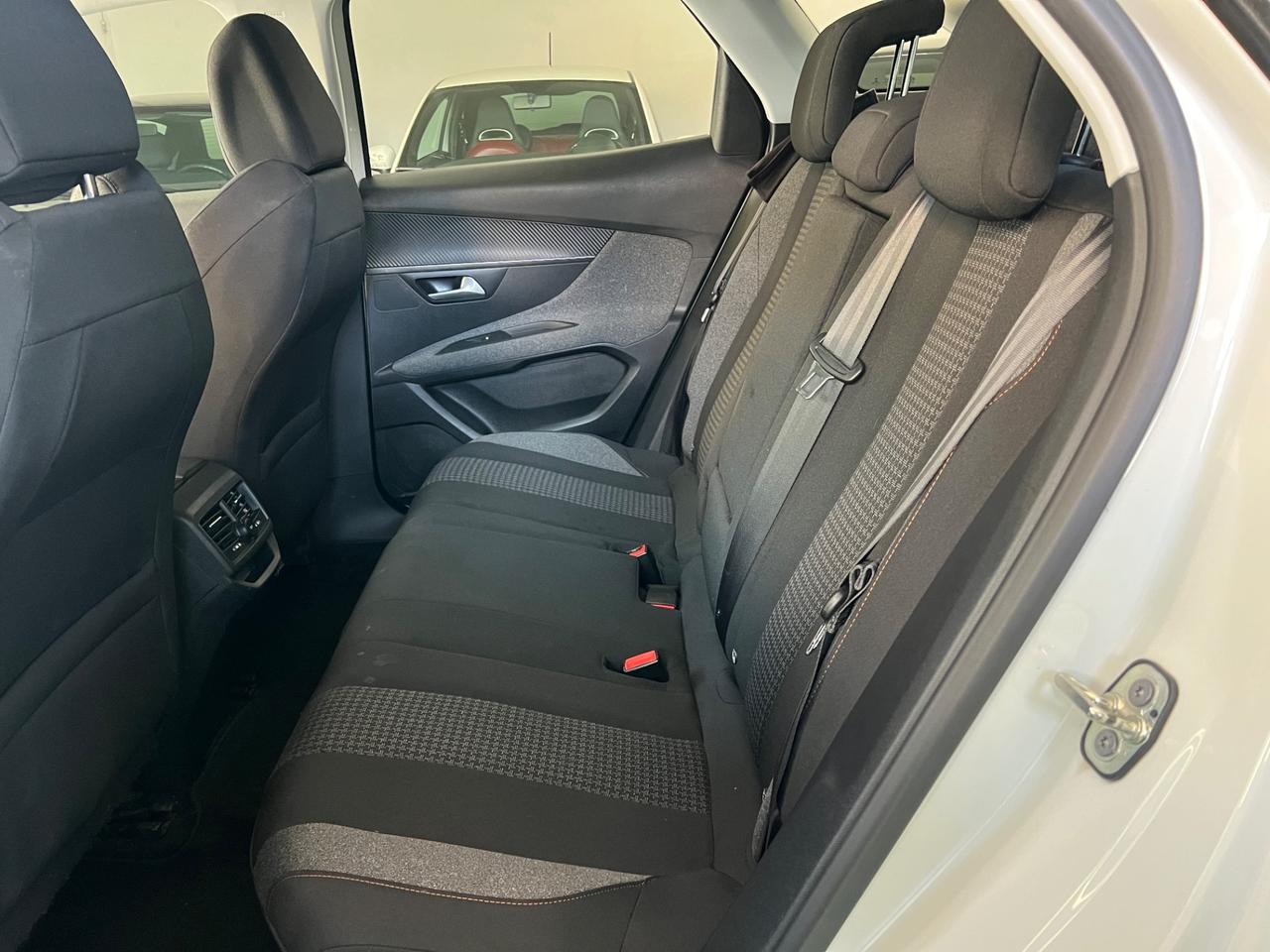 Peugeot 3008 BlueHDi 130 S&S EAT8 Business