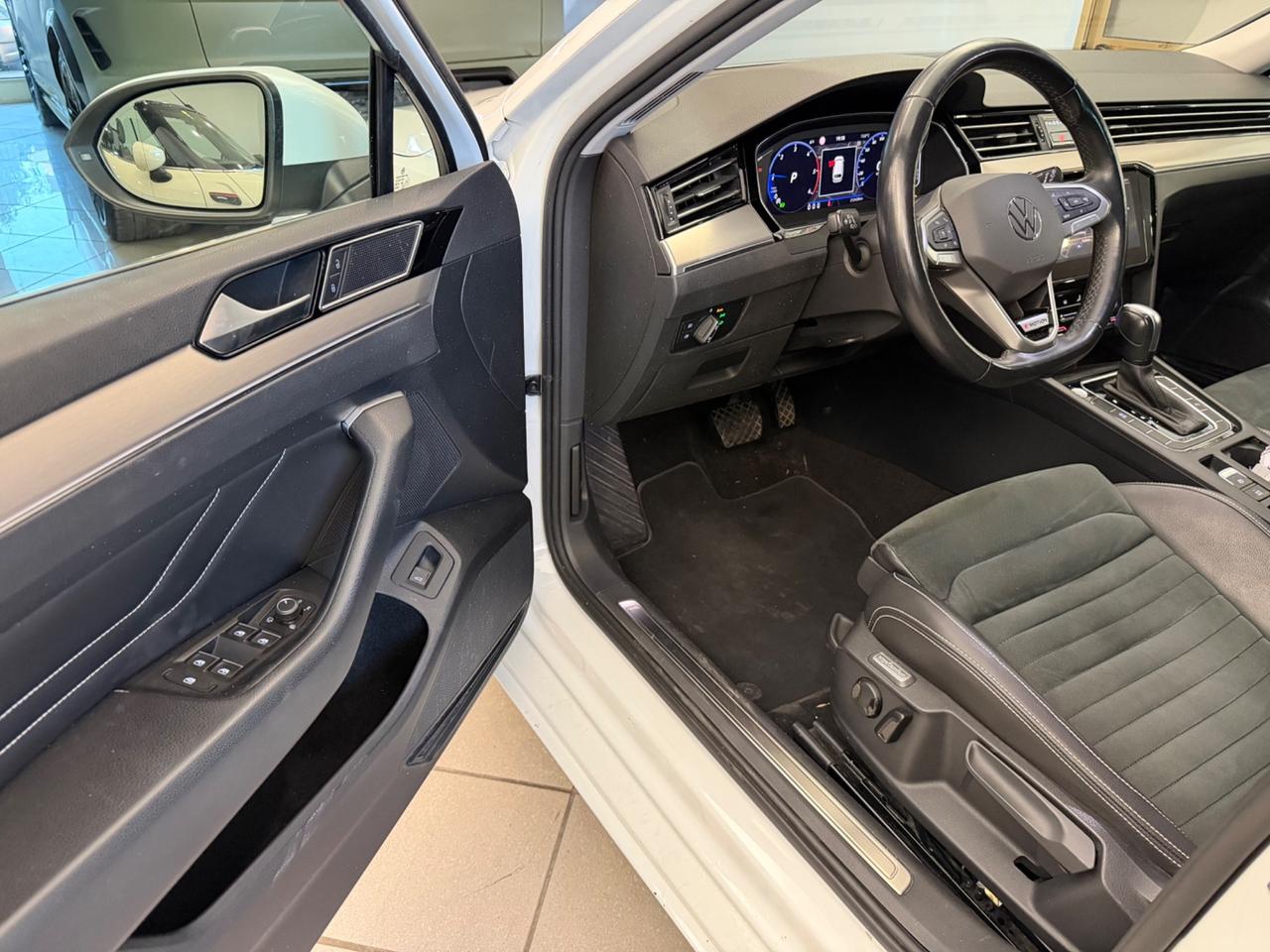 Volkswagen Passat Variant 2.0 TDI SCR 200 CV 4MOTION DSG Executive