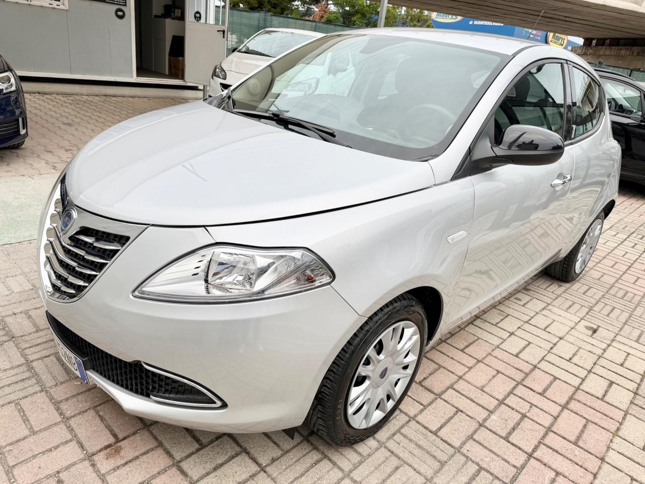 Lancia Ypsilon 1.2 Silver