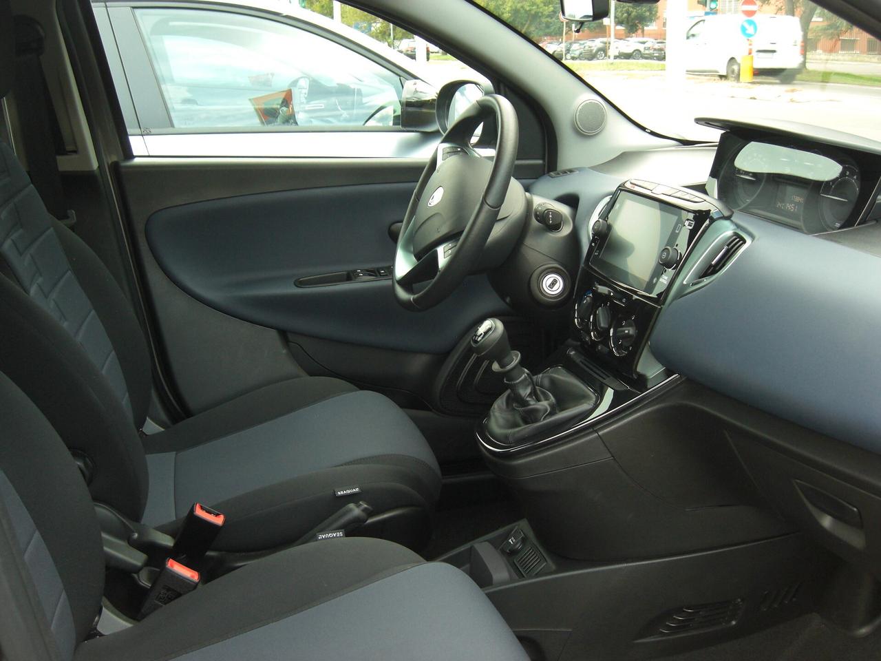 Lancia Ypsilon 1.0 FireFly 5 porte S&S Hybrid Platino