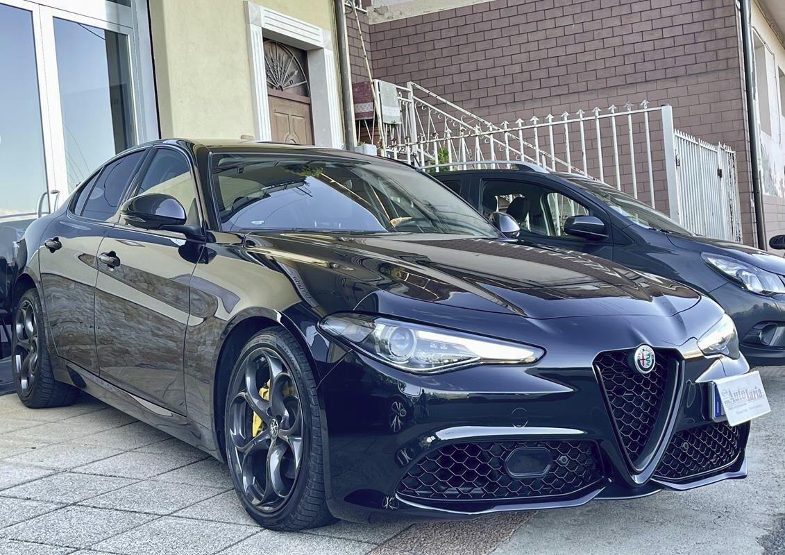 Alfa Romeo Giulia 2.2 Turbodiesel 190 CV AT8 B-Tech Blak Edition Pak esterno Veloce "Cerchi da 19°-Pinze Brembo gialle