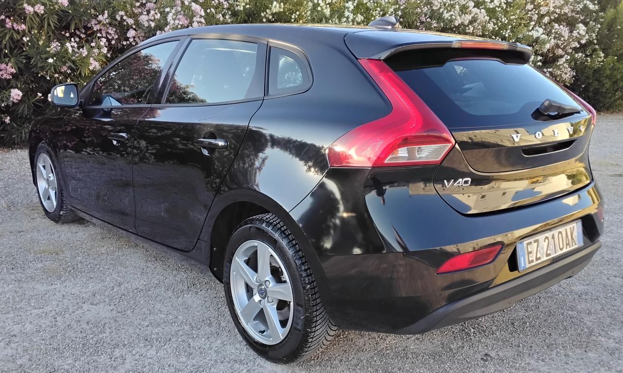 Volvo V40 D2 1.6 R-design Kinetic