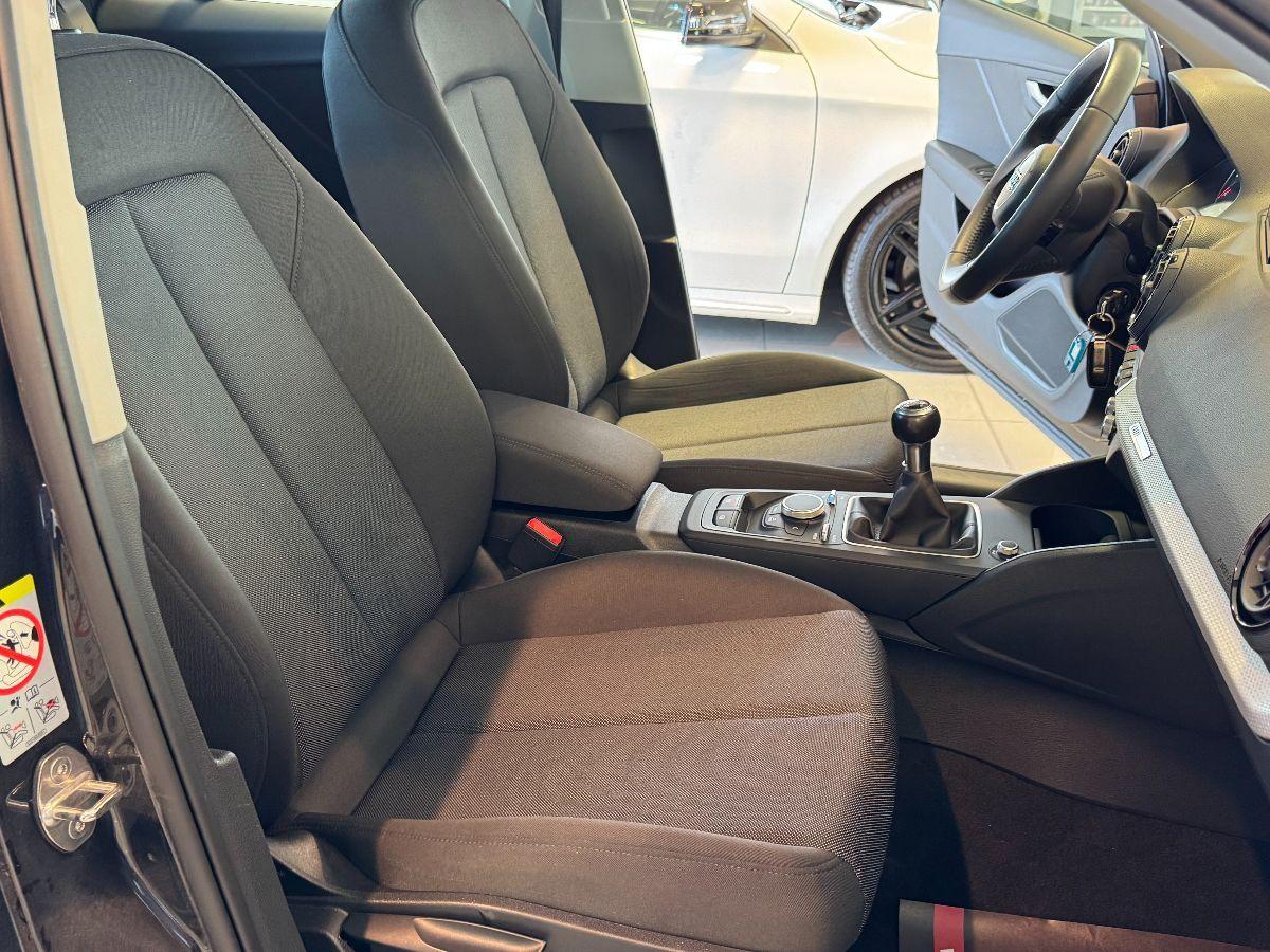 AUDI Q2 1.6 TDI Edition Fari Led Dinamici