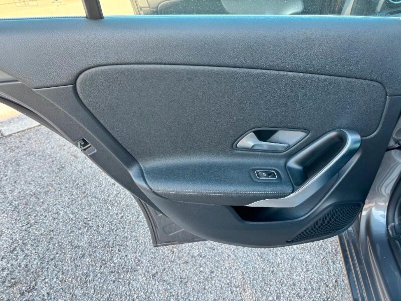 MERCEDES Classe A (V177) A 180 d Automatic ...