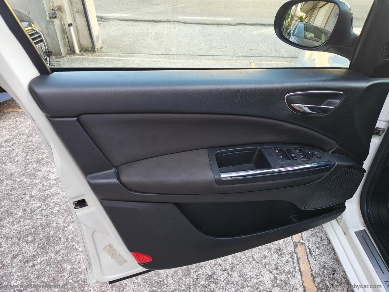 LANCIA Delta 1.6 MJT 105 CV Silver