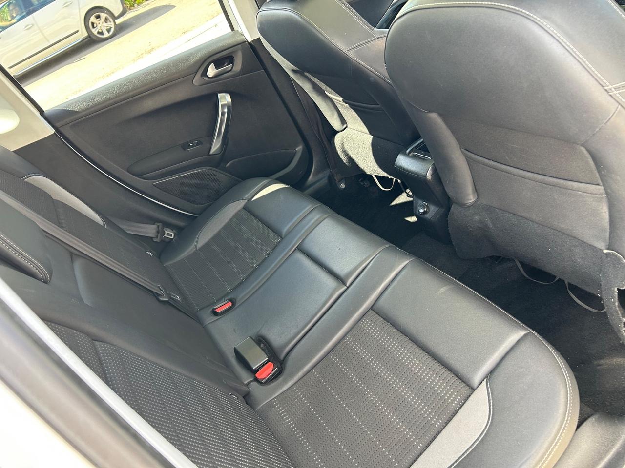 Peugeot 2008 1.6 e-HDi 115 CV Stop&Start Allure