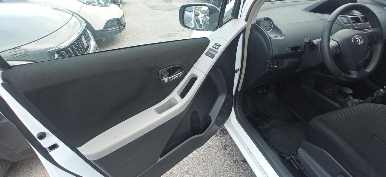 Toyota Yaris 1.4 D-4D 1 PROPRIETARIO