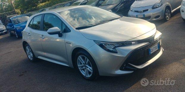 TOYOTA COROLLA HBRID 98cv NEO PATENTATI APPLE CAR PLAY BLUETOOTH CRUISE CERCHI MULTIFUNZIONE