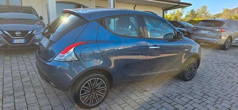 Lancia Ypsilon 1.0 70cv Hybrid GOLD