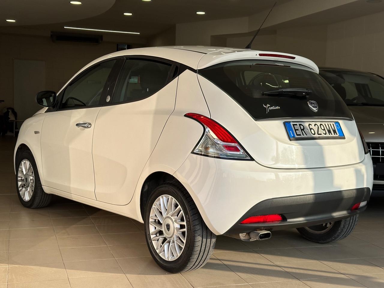 Lancia Ypsilon 1.2 69 CV 5 porte GPL Ecochic Platinum