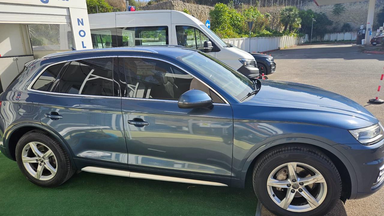 Audi Q5 2.0 TDI 150 CV Business