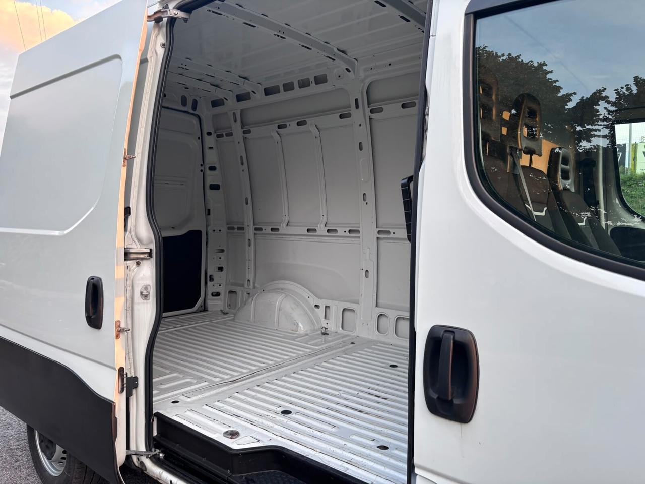 IVECO DAILY 35 S 12 H2