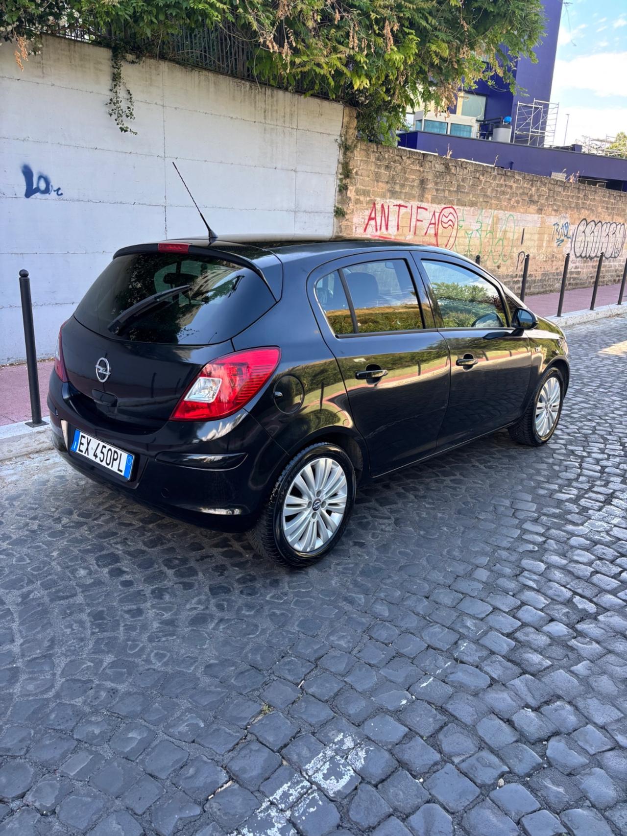 Opel Corsa 1.2 5 porte Cosmo