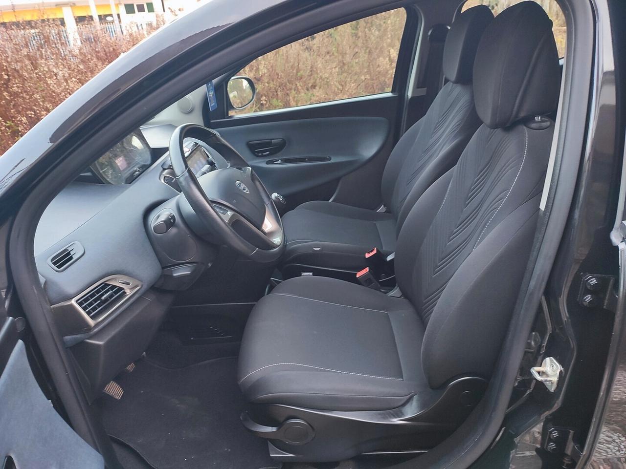 Lancia Ypsilon GOLD HYBRID 1.0 FIREFLY 70 CV S&S 6 MARCE CARPLAY