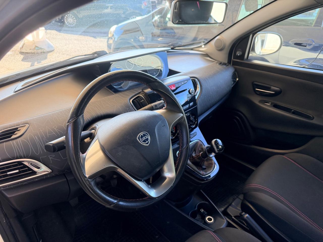 Lancia Ypsilon 1.2 69 CV 5 porte