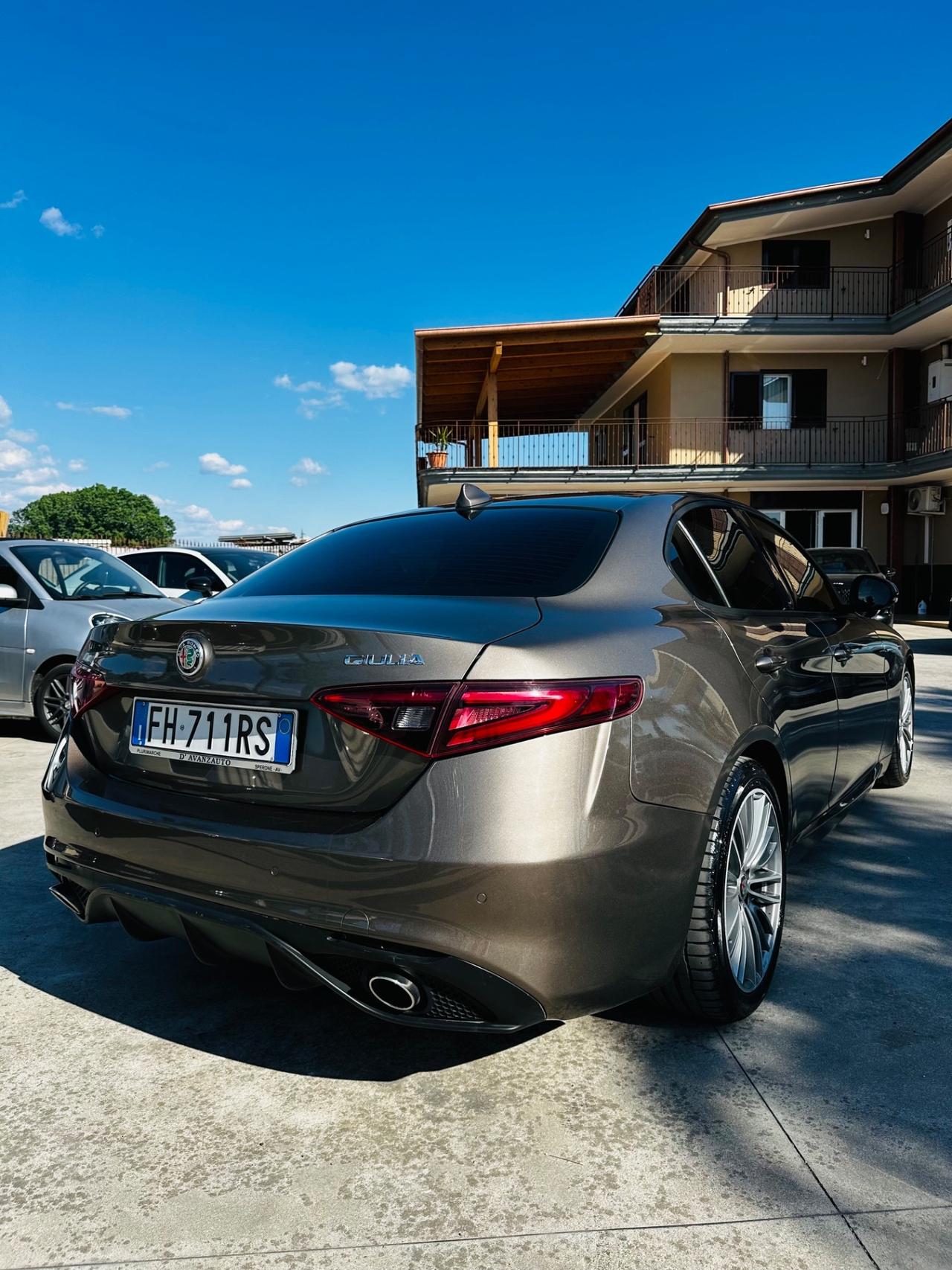 Alfa Romeo Giulia 2.2 Turbodiesel 210 CV AT8 AWD Q4 Veloce