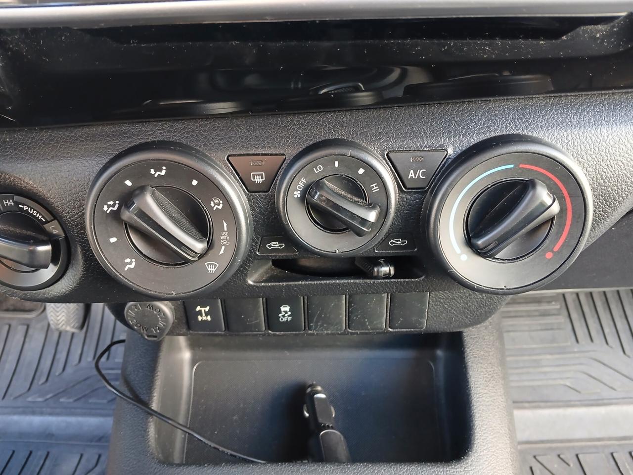 TOYOTA HILUX 2.4 D 4WD DOUBLE CAB 2017