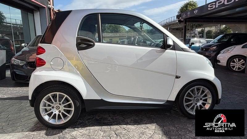 smart fortwo SERVOSTERZO CARPLAY NAVI PELLE fortwo 1000 62 kW coupé passion