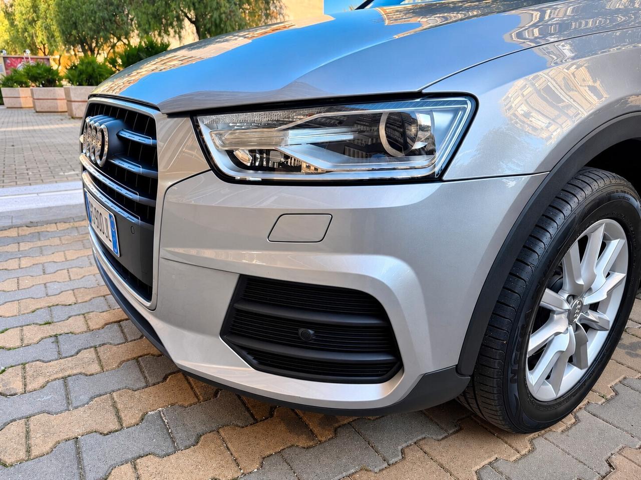 Audi Q3 2.0 TDI 120 CV Business