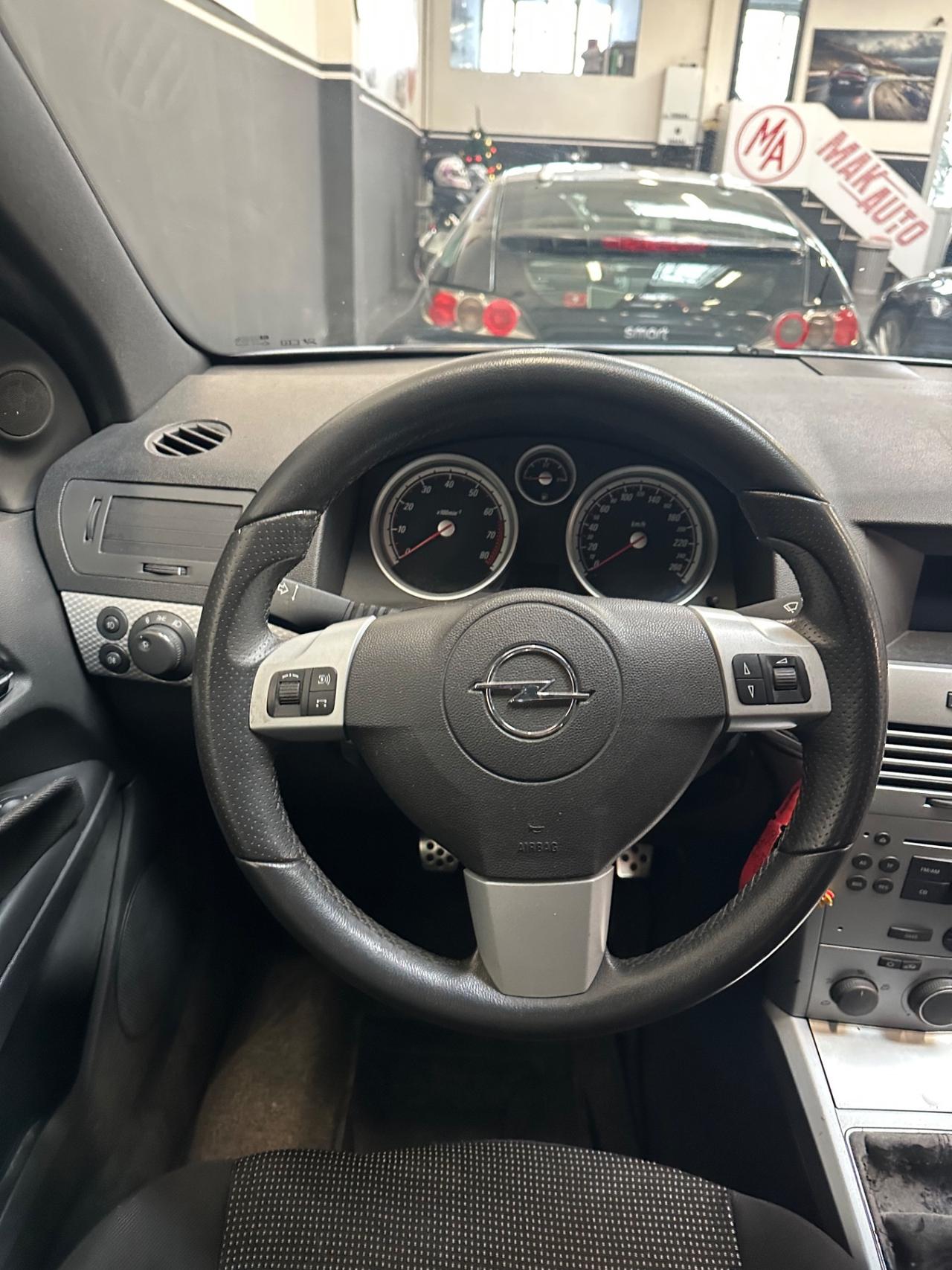 Opel Astra GTC 1.6 16V Twinport 3 porte Sport