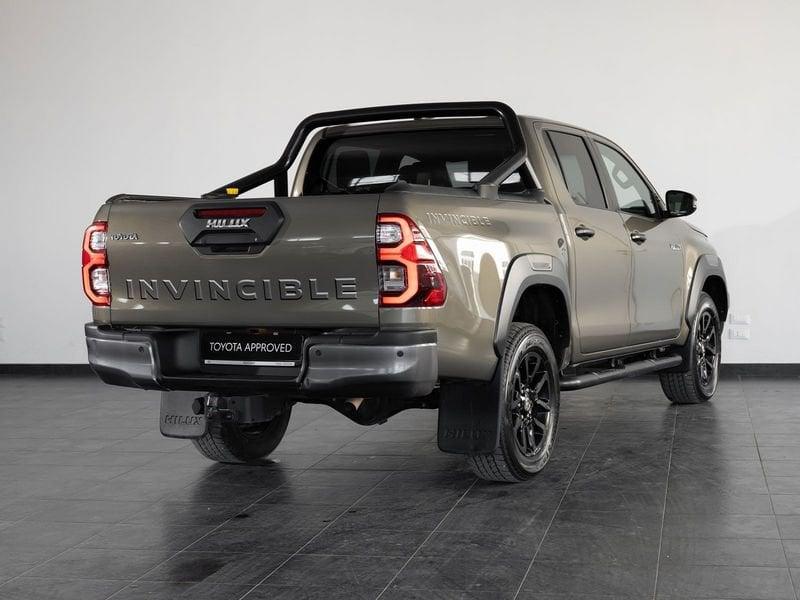 Toyota Hilux 2.8 D A/T 4WD 4 porte Double Cab Invincible