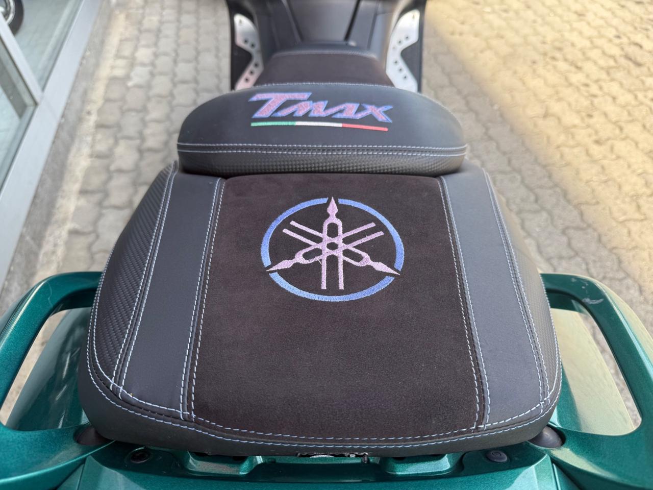 Yamaha T Max Akrapovic
