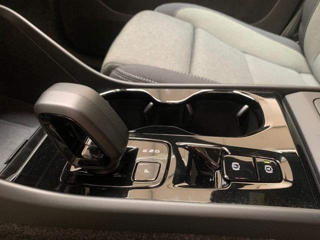 VOLVO XC40 B3 automatico Plus Dark Aziendale