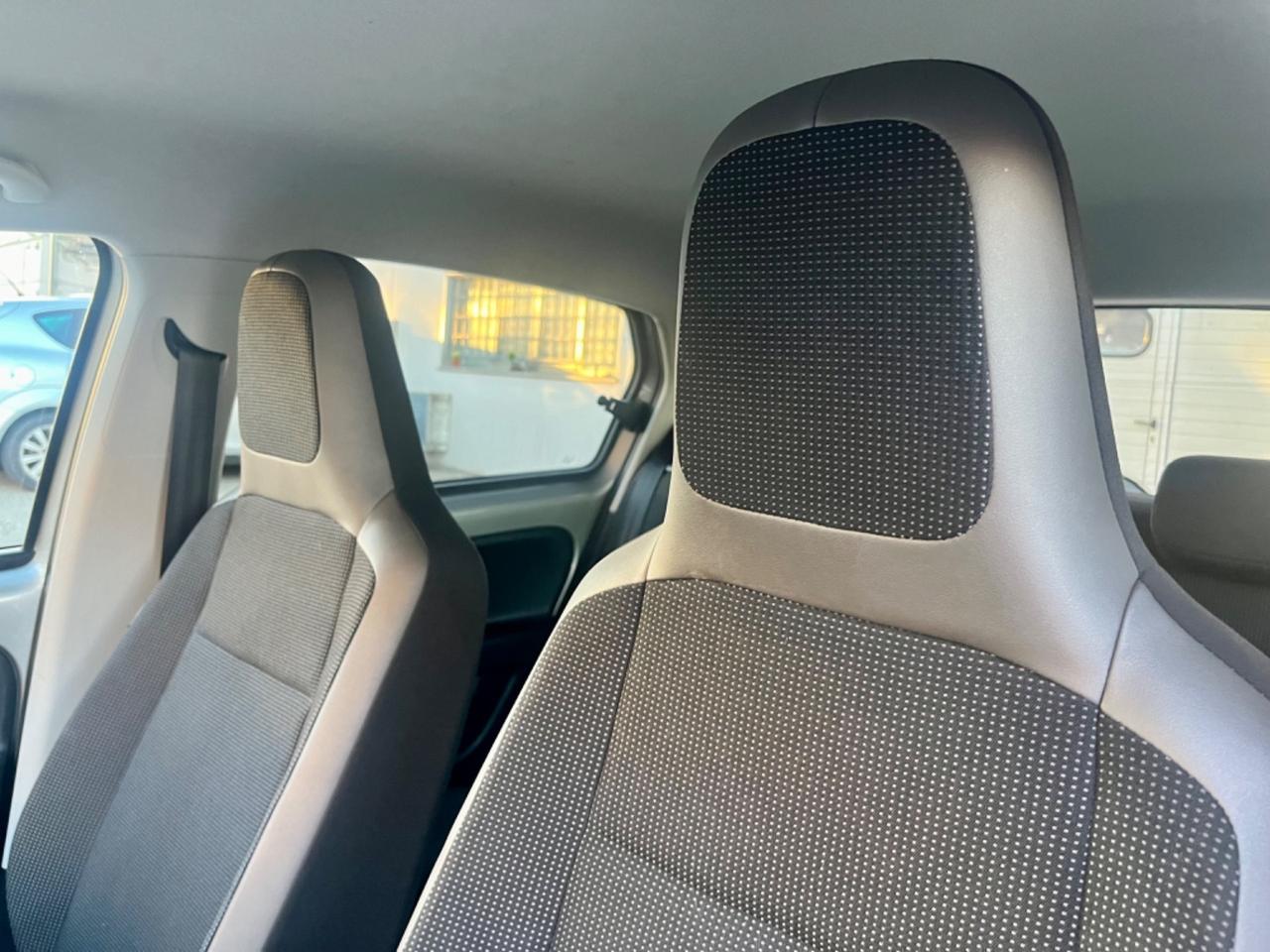 VW Up 1.0benz 2013 153.000km cambio automatico perfetta