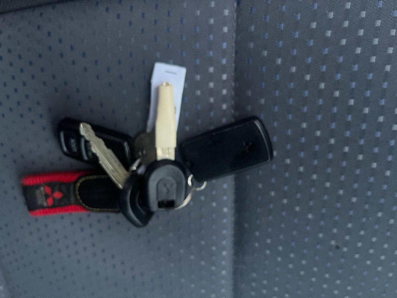 Mitsubishi L200 2.5 Diesel - 4x4 - Pick-Up Cabina