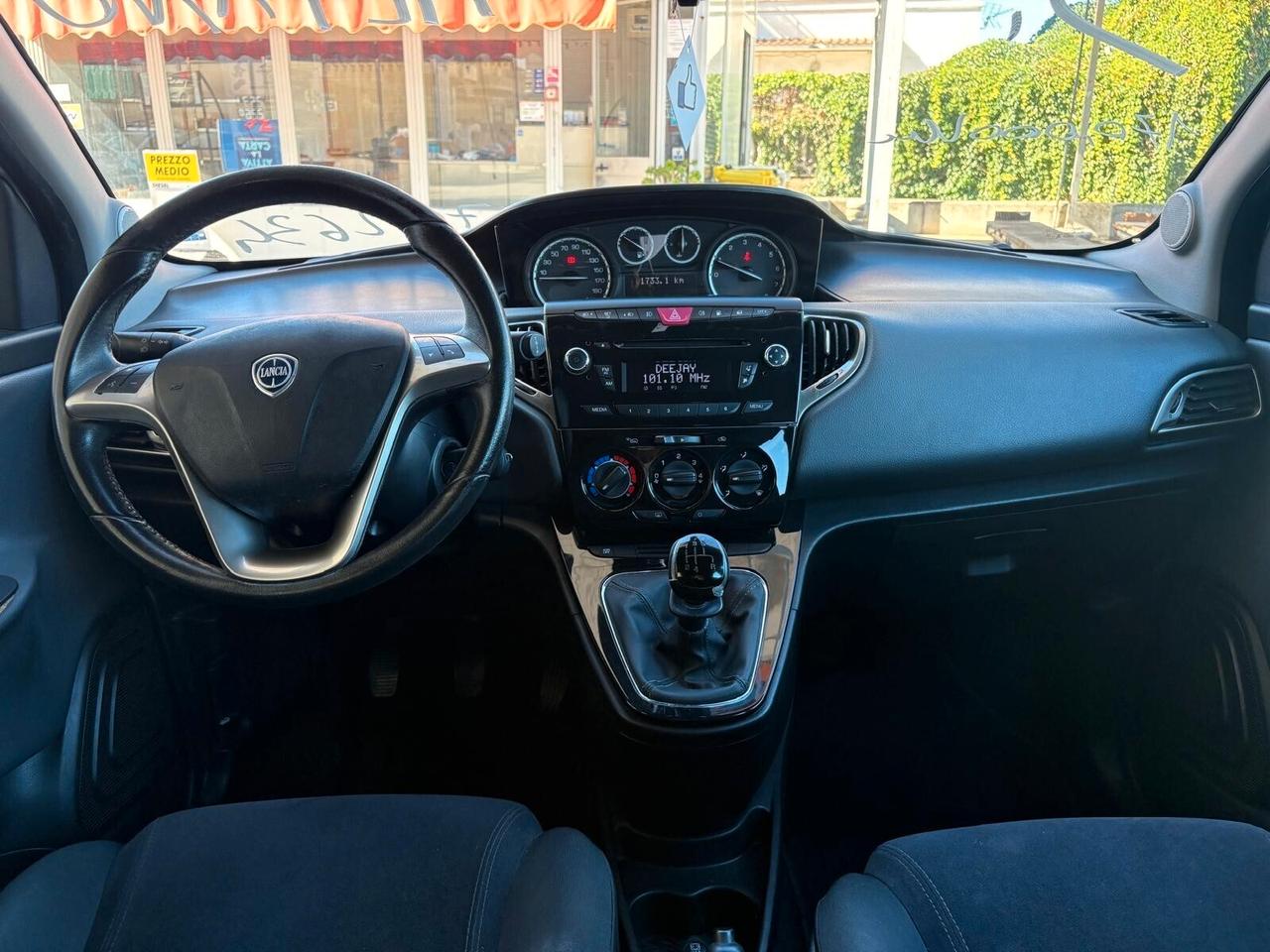 Lancia Ypsilon 0.9 TwinAir 85 CV 5 porte Metano Ecochic Elle