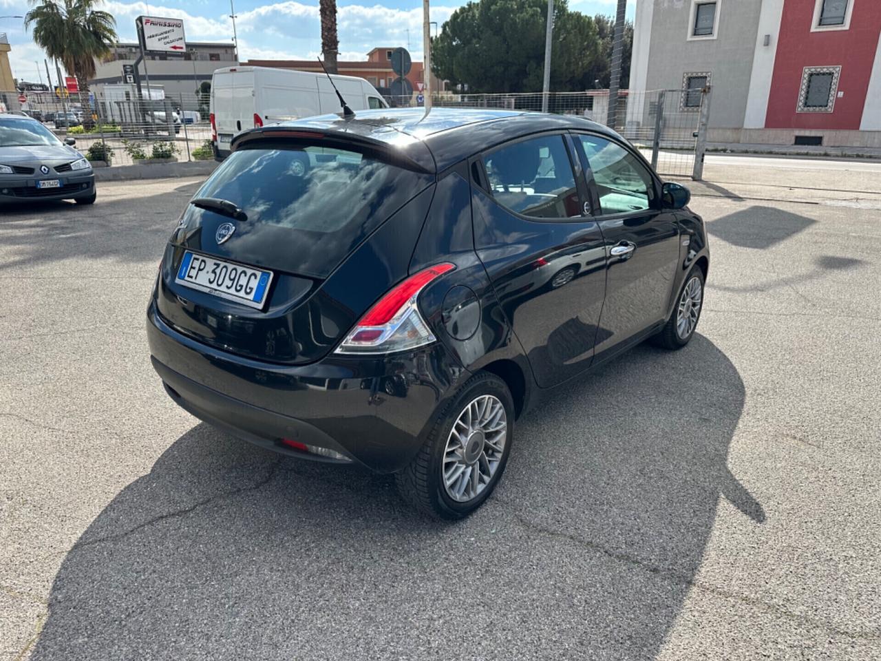 Lancia Ypsilon 1.2 69 CV 5 porte GPL Ecochic Silver