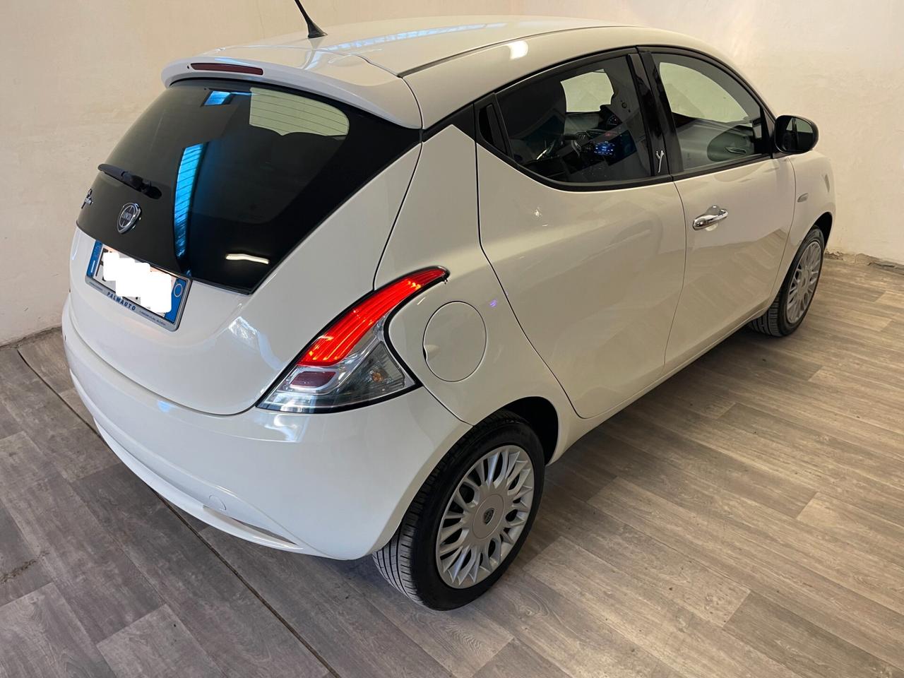 Lancia Y Ypsilon 1.2 5 porte Platinum Full Neopatentati