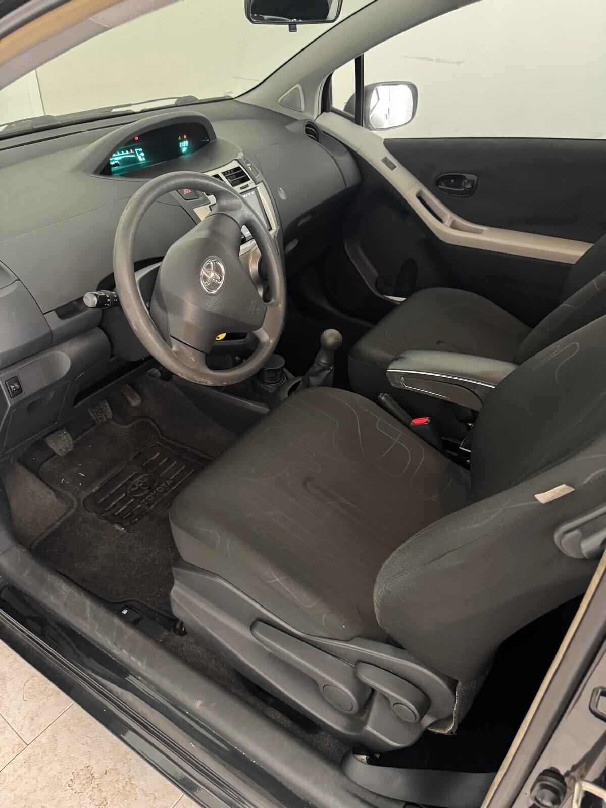 Toyota Yaris 1.0 5 porte Sol