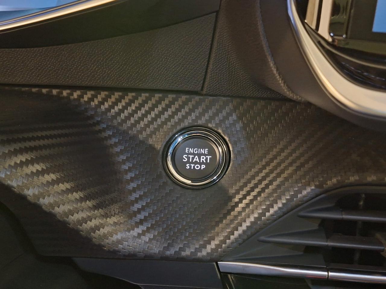 Peugeot 208 1200 mhev Hybrid 136CV GT e-DCS6 Km.0