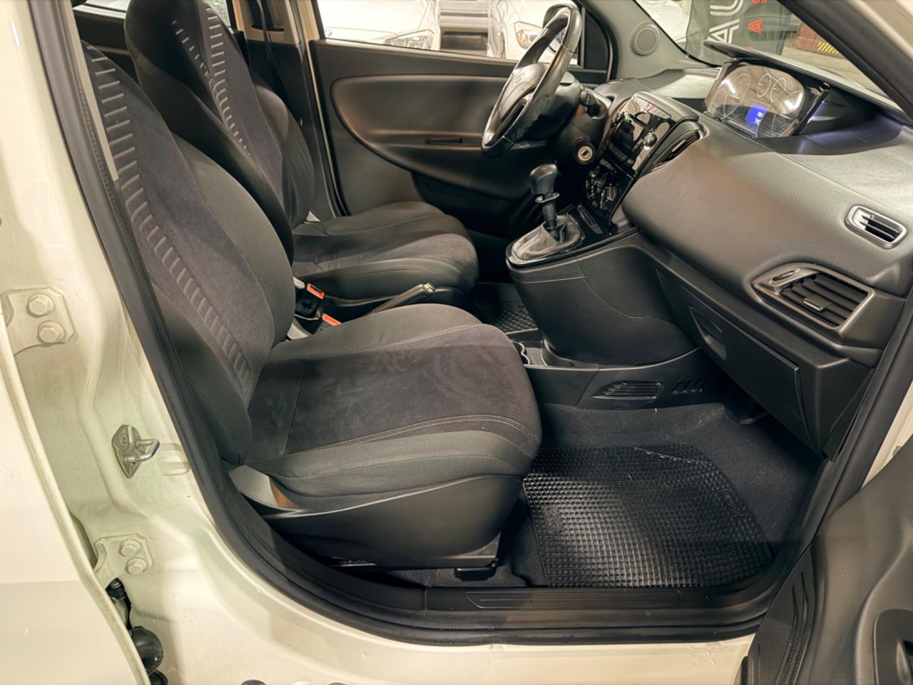 Lancia Ypsilon 1.2 69 CV 5 porte S&S Platinum