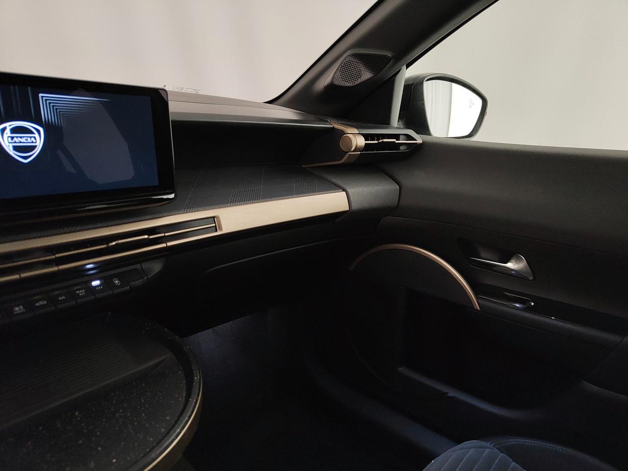 Lancia Ypsilon Hybrid e-DCT LX