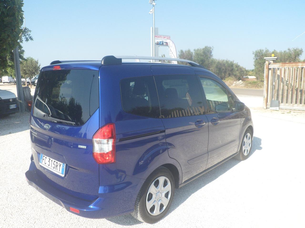 Ford Tourneo Courier 5 posti autovettura