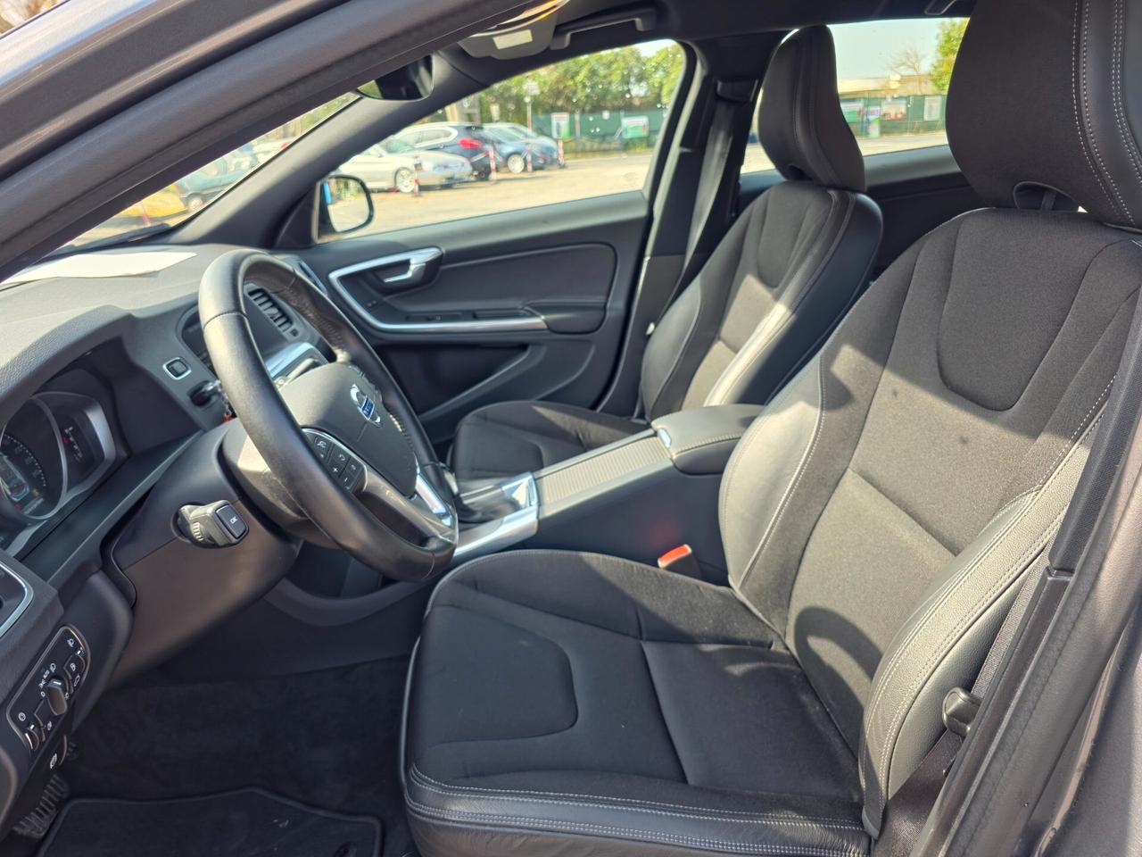 Volvo V60 Cross Country CV-150 D3 Geartronic Summum 2016-E6 Automatico