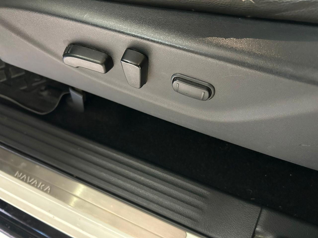 Nissan Navara 2.3 dCi 4WD D. Cab N-Connecta auto