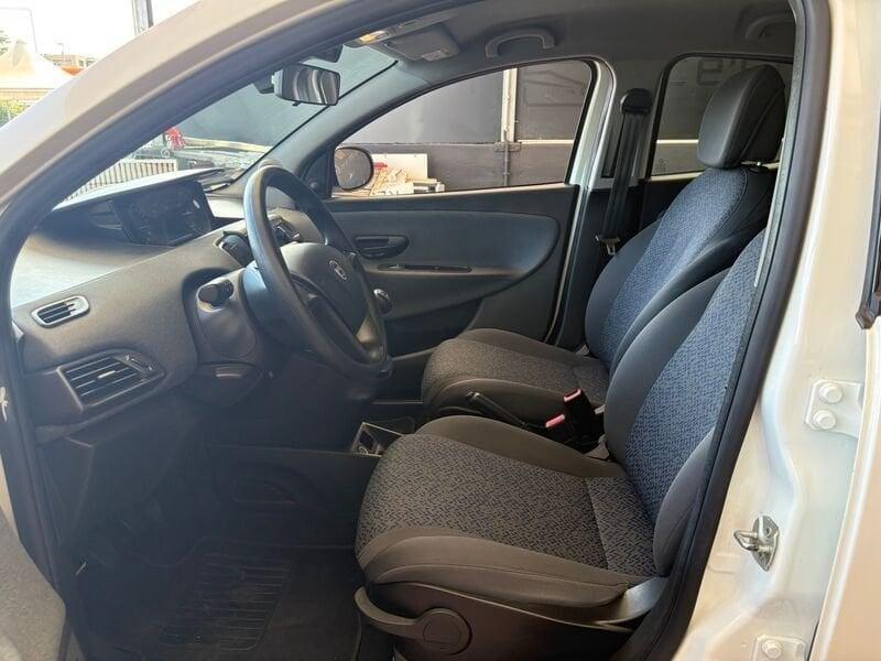 Lancia Ypsilon 1.0 FireFly 70cv S&S Hybrid SILVER
