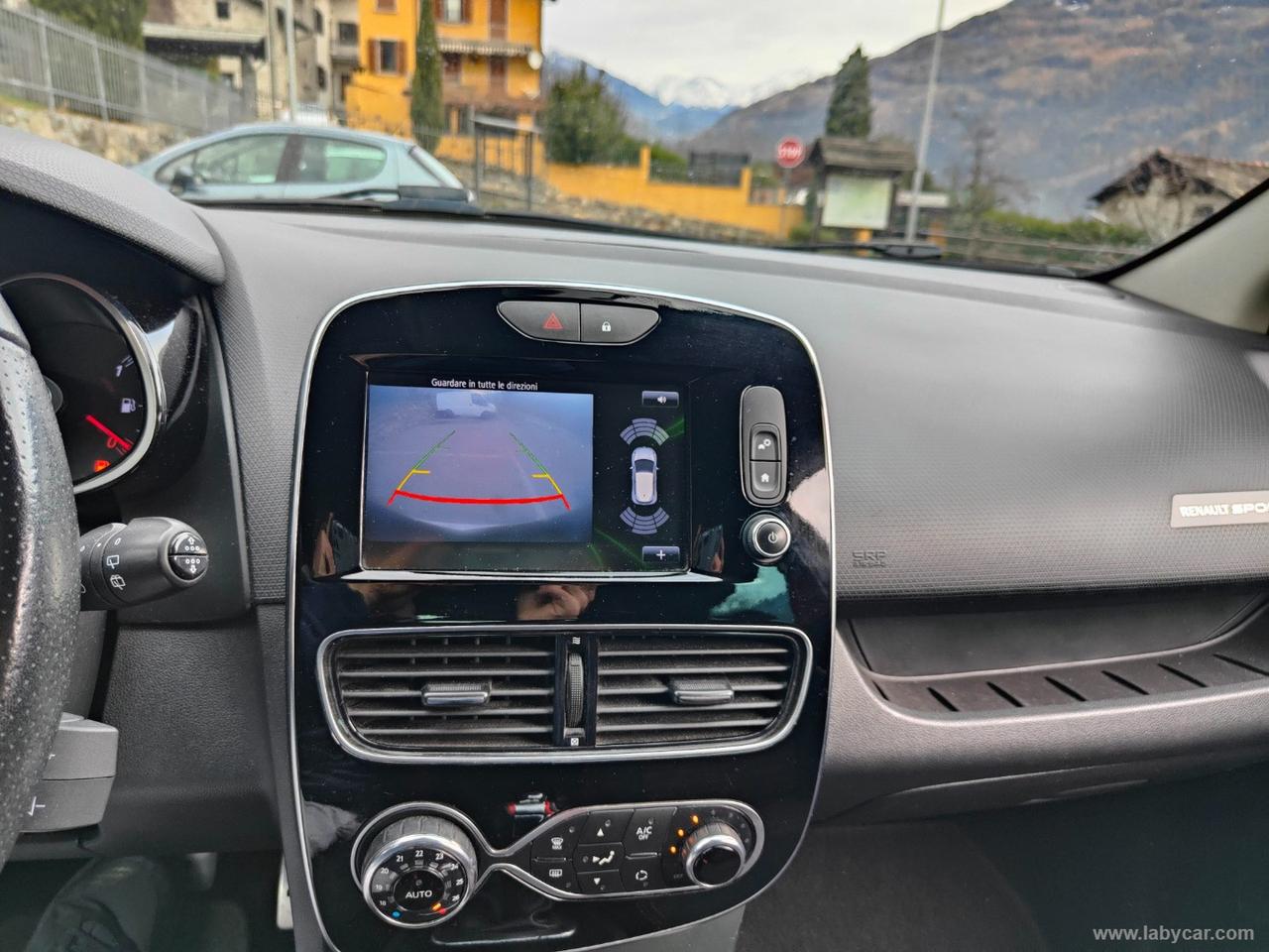 RENAULT Clio TCe 220 EDC R.S. TROPHY Akrapovic + MAXTON