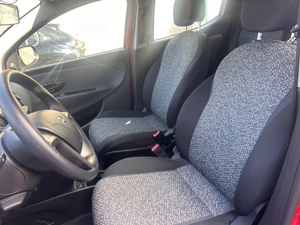 Lancia Ypsilon 1.0 FireFly 5 porte S&S Hybrid Ecochic Silver