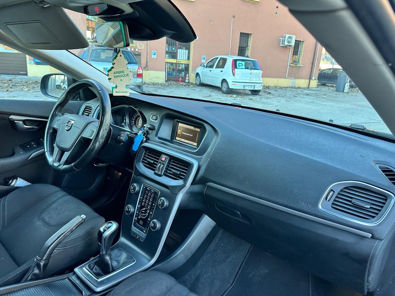 Volvo V40 D2 R-DESIGN MOMENTUM X NEOPATENTATI