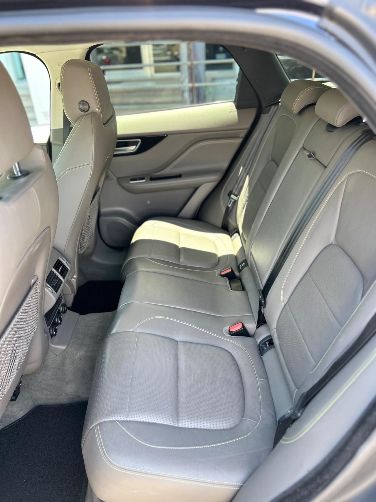 Jaguar F-Pace 2.0 D 180 CV AWD R-Sport