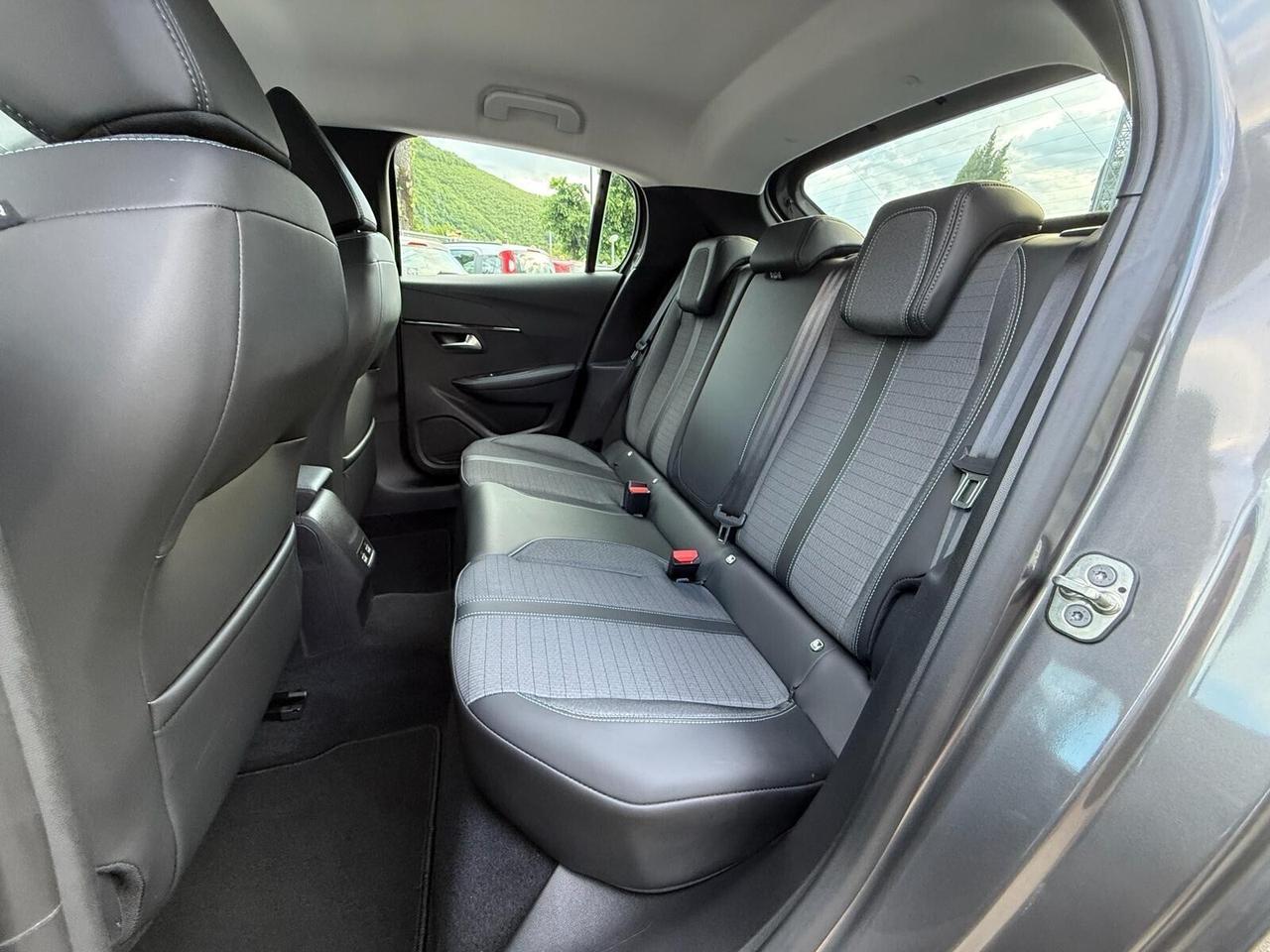Peugeot 208 PureTech 100 Allure AUTOMATIC