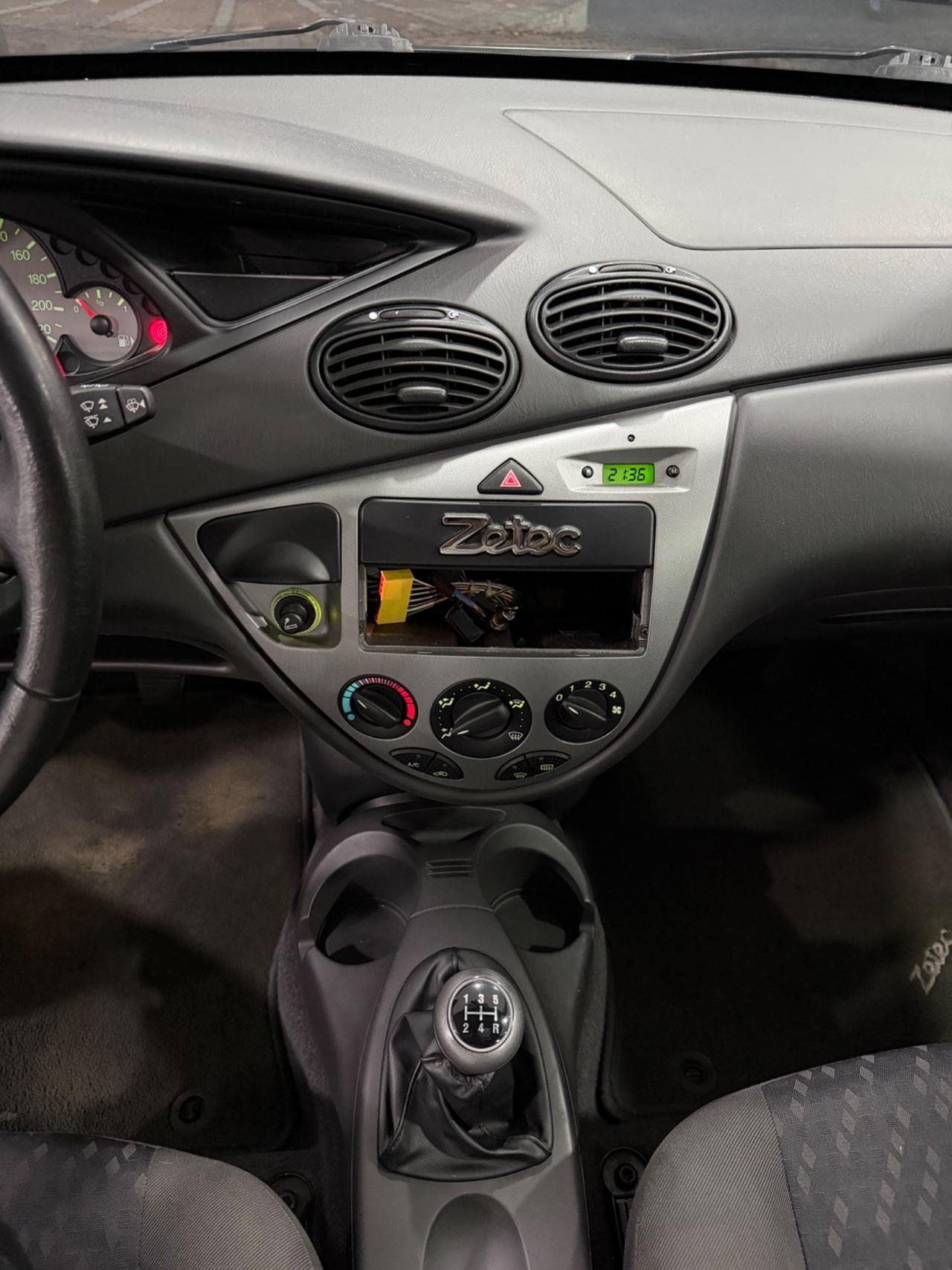 Ford Focus 1.6i 16V cat 5p. Zetec