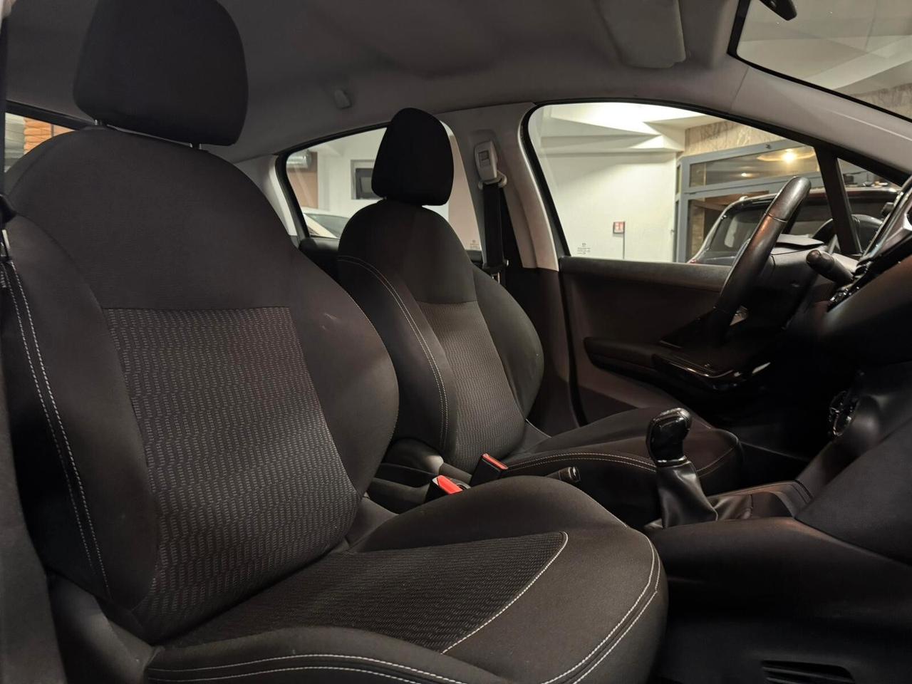 Peugeot 208 PureTech 82 5 porte Allure