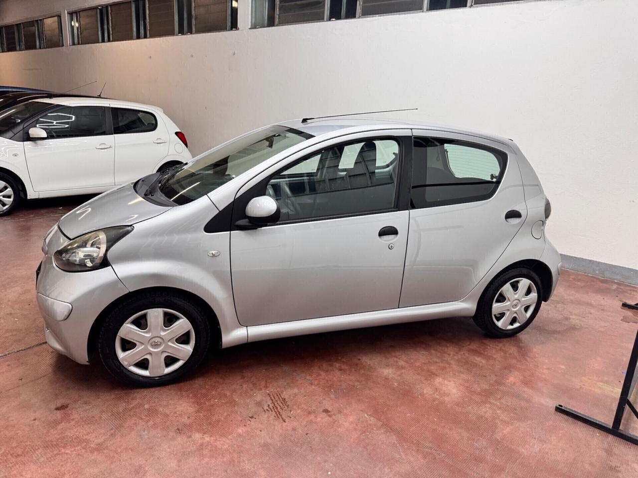 Toyota Aygo 1.0 12V VVT-i 5 porte Deep Ocean Connect